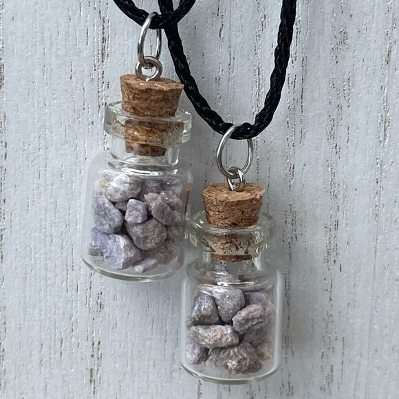 HANDāMINEDĀ LEPIDOLITEāCHIPāBOTTLEāCHARMāNECKLACE - Picture 9 of 16